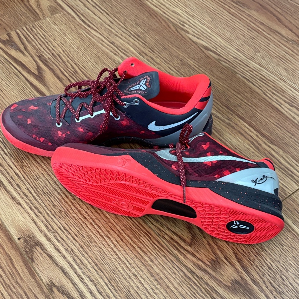 Never worn KOBE 8 year of the snake